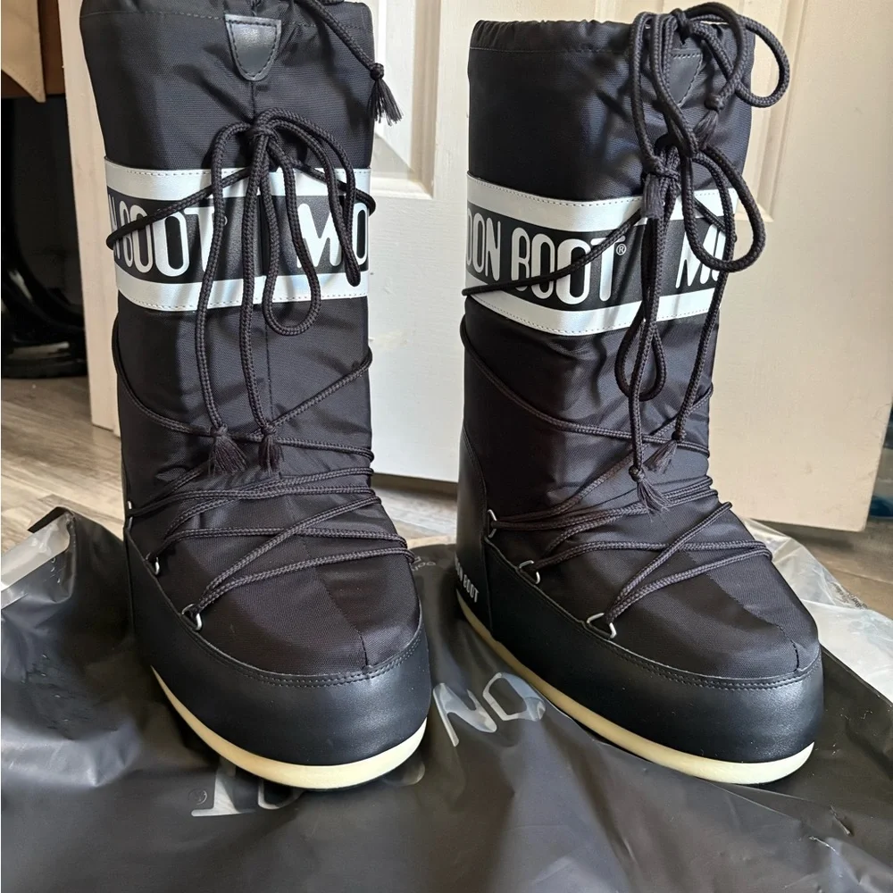 Moon Boot Classic Black Snow Boots - Picture 2 of 6